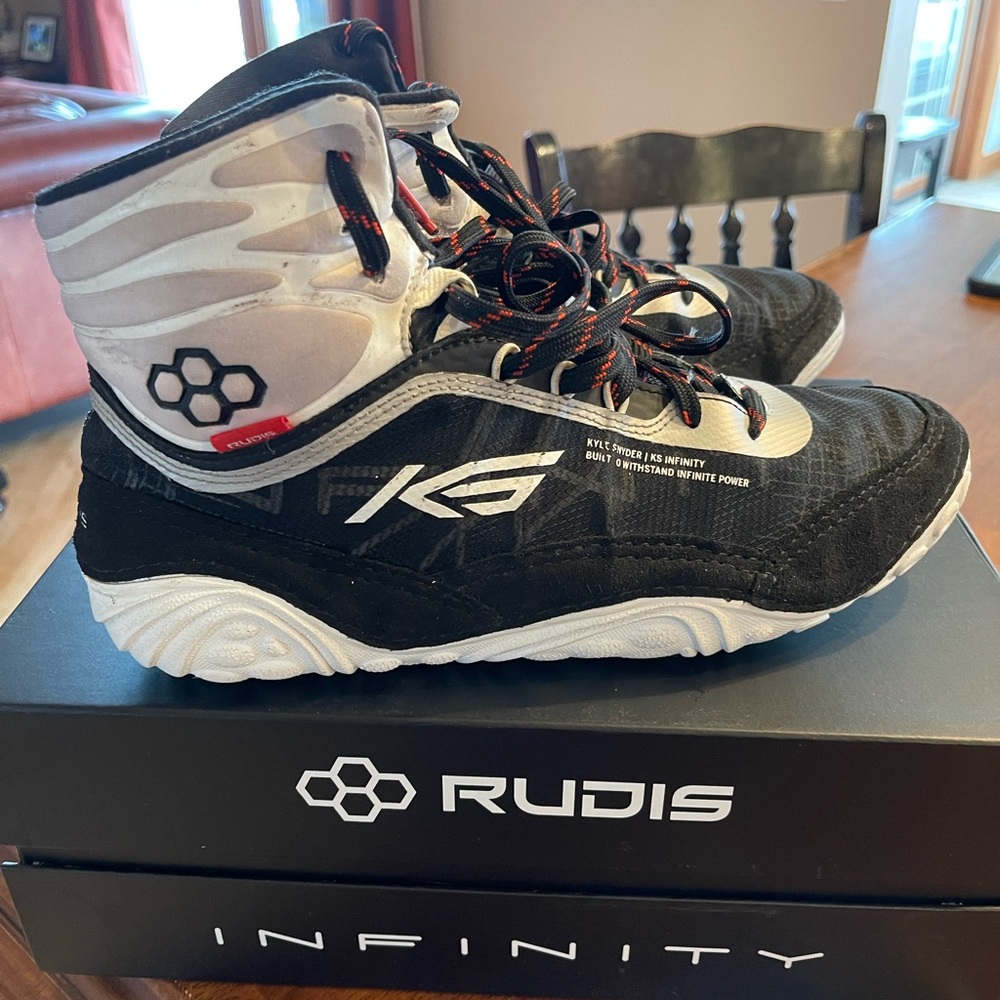 Men’s size 11 wrestling shoes. Worn one season, great condition!